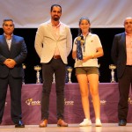 María Peña recogió el trofeo como capitana del equipo